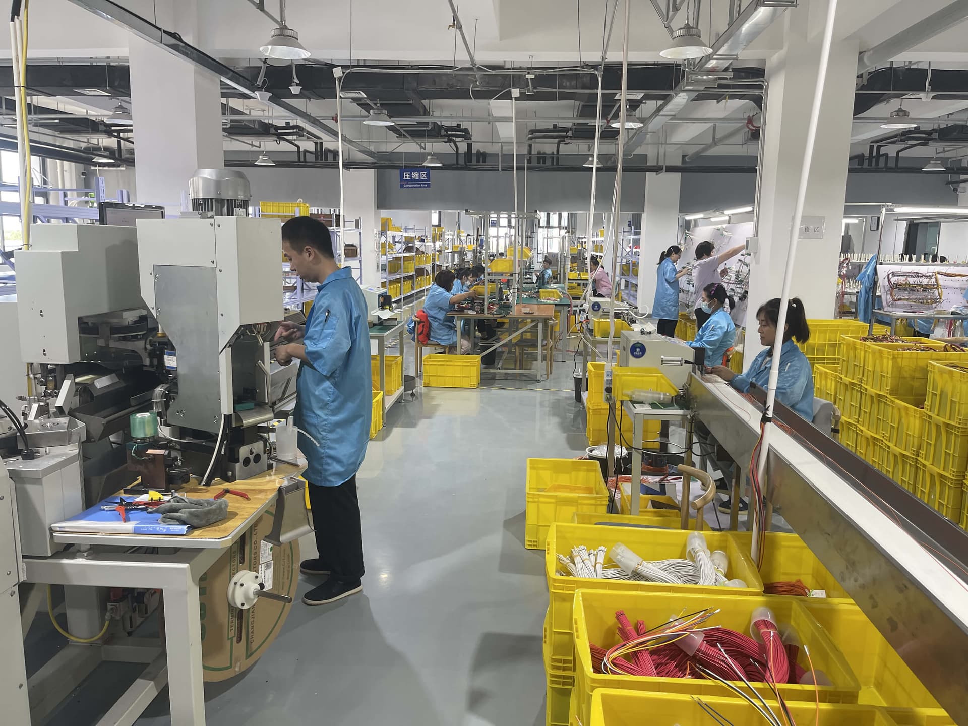 Factory wire cutting and preparation for vibration-resistant cable assemblies